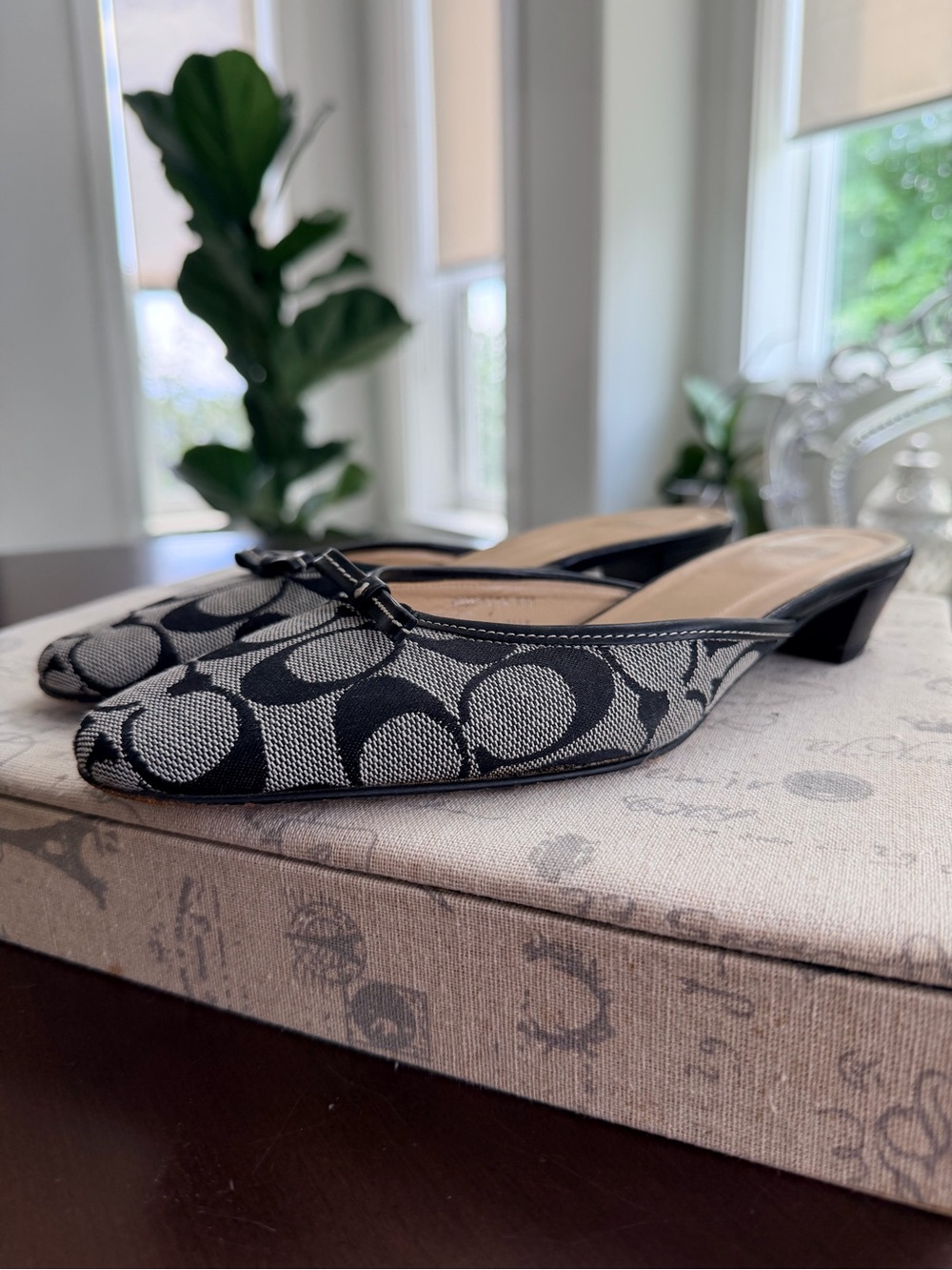Vintage Coach Signature Jaquard Canvas Kitten Heels Mule Black Grey Bow Size 6B